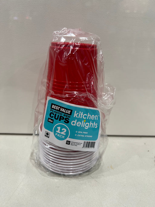 Red 16oz 500ml party plastic cups stacked on table