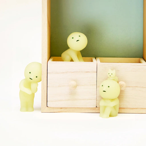 	1.	“Smiski Living Series figure glowing in a living room – Japanese collectible toy”
	2.	“Smiski Living blind box packaging – mystery glow-in-the-dark collectible toy”
	3.	“Cute Smiski Living figure sitting on couch – Japanese blind box toy”
	4.	“Smiski Living Series full set of collectible figures displayed together”
	5.	“Smiski Living Series glow-in-the-dark collectible figure – Japanese art toy”